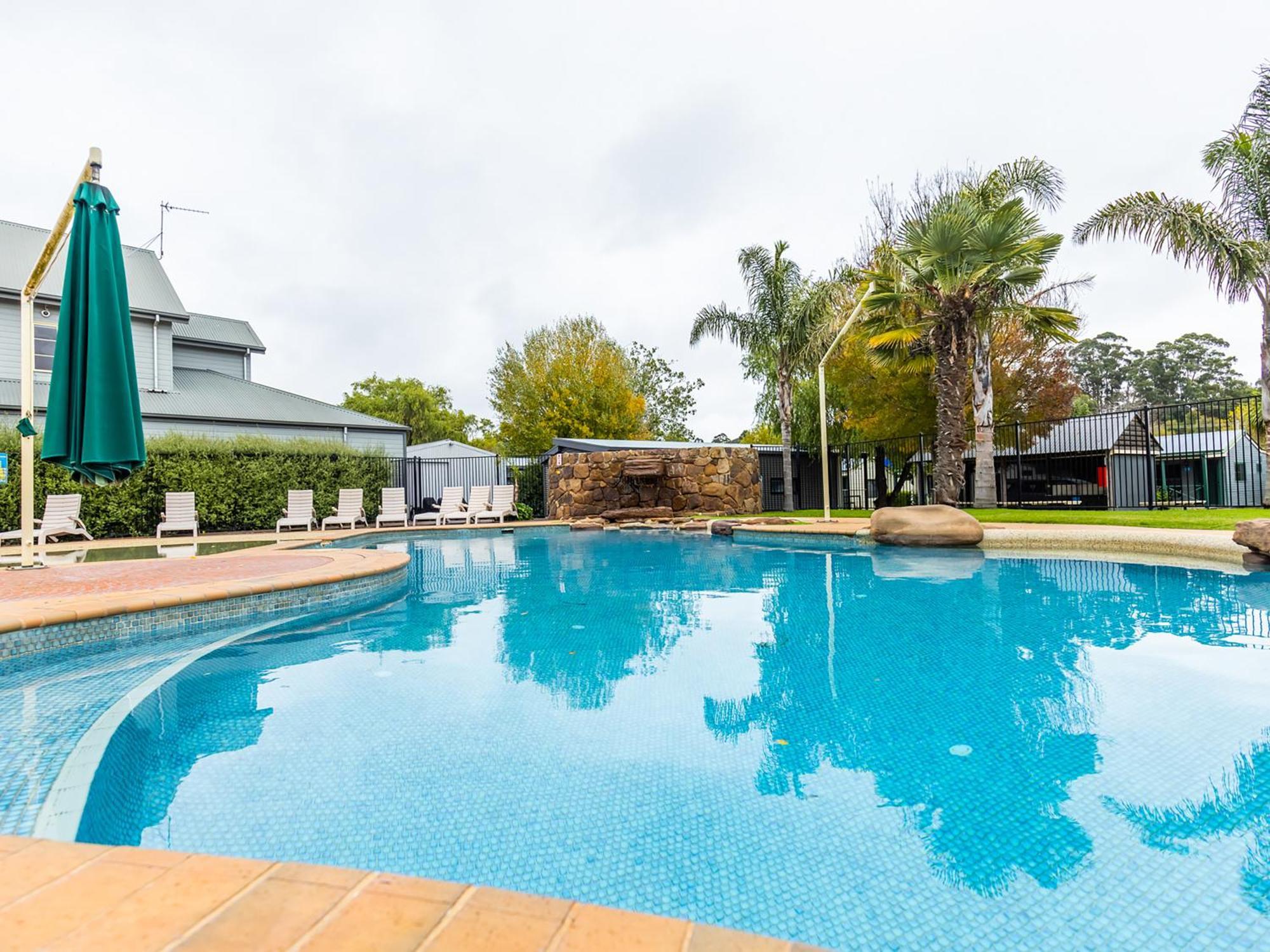 Nrma Ballarat Holiday Park Exterior photo