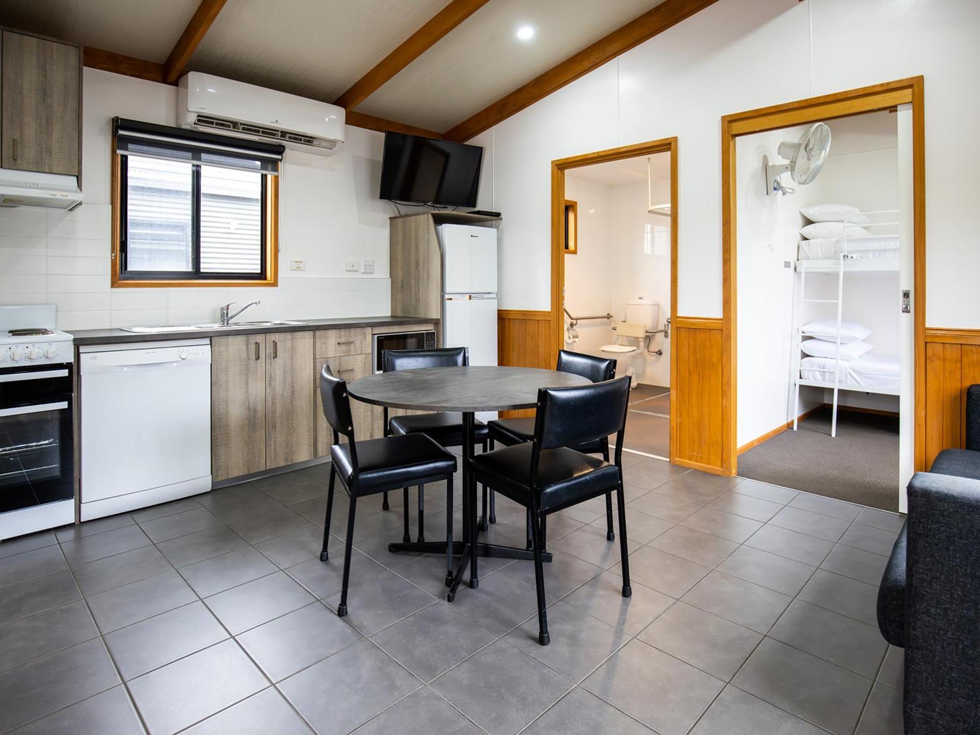 Nrma Ballarat Holiday Park Room photo